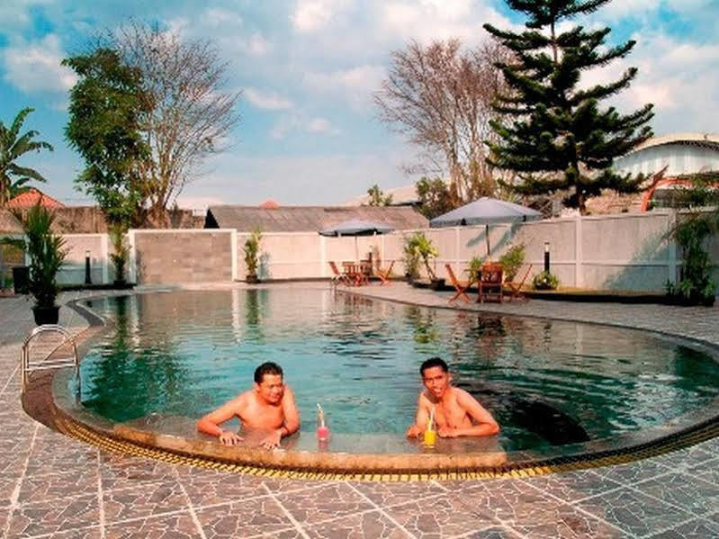 Enhaii Hotel 2*